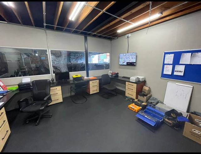 INDUSTRIAL PROPERTY TO RENT IN HENNOPSPARK